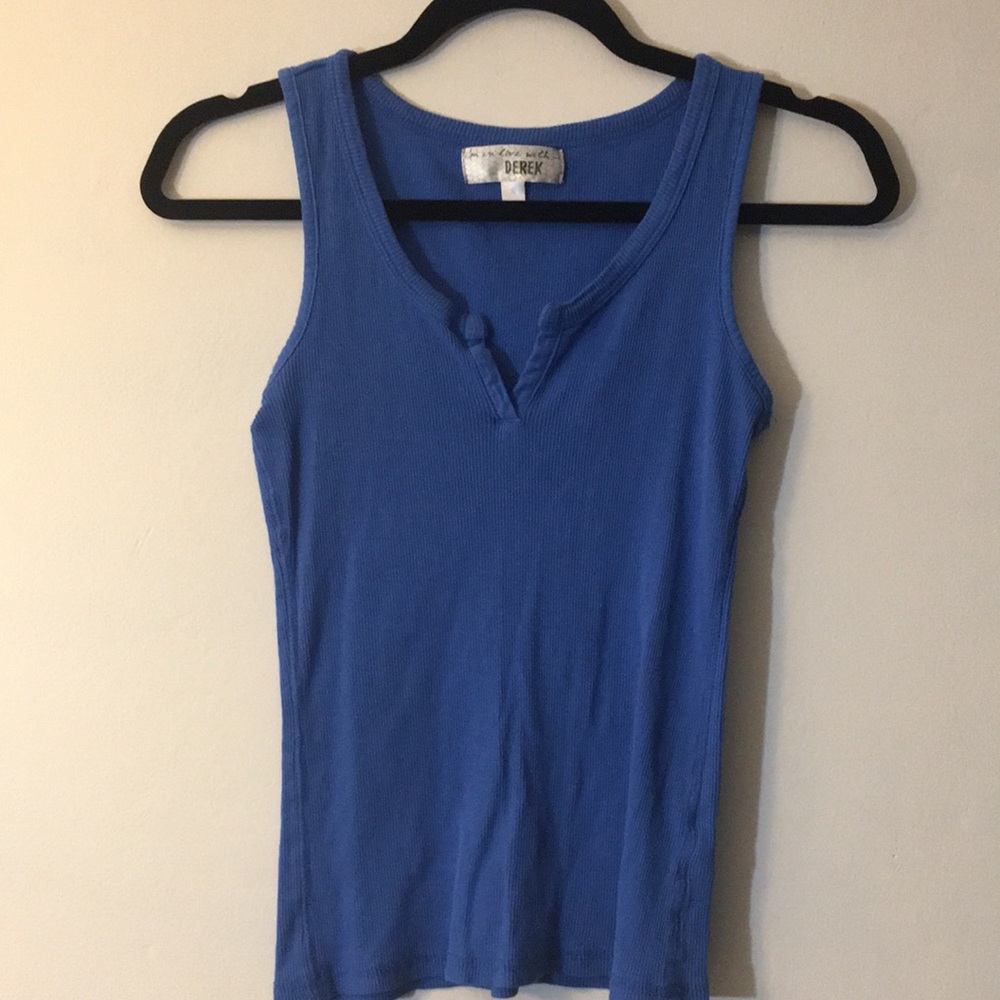 NWOT knotched tank top